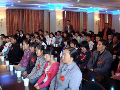 人生就是博集团扶危助困•传承爱心一片