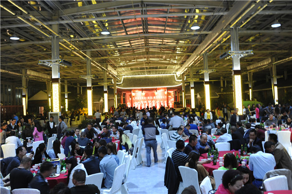 兰州人生就是博集团在新区“人生就是博绿色公园”生态园举行迎中秋联欢会