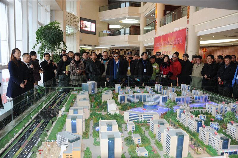 兰州新区人生就是博工业总部基地—“兰州新区中韩工业园”企业总部基地揭牌