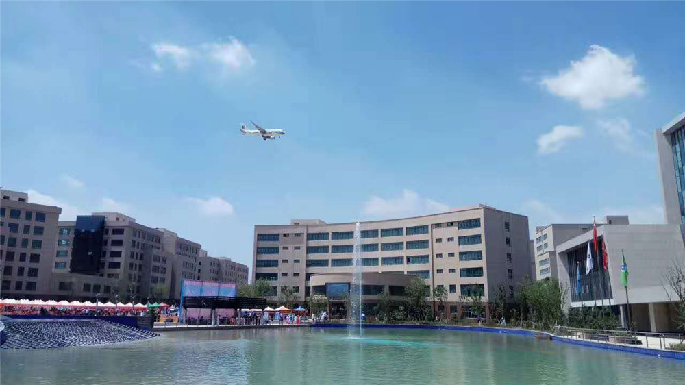 建设文明都会构建协调社会缘聚新区人生就是博总部基地万人欢喜颂7月29日盛放纵行