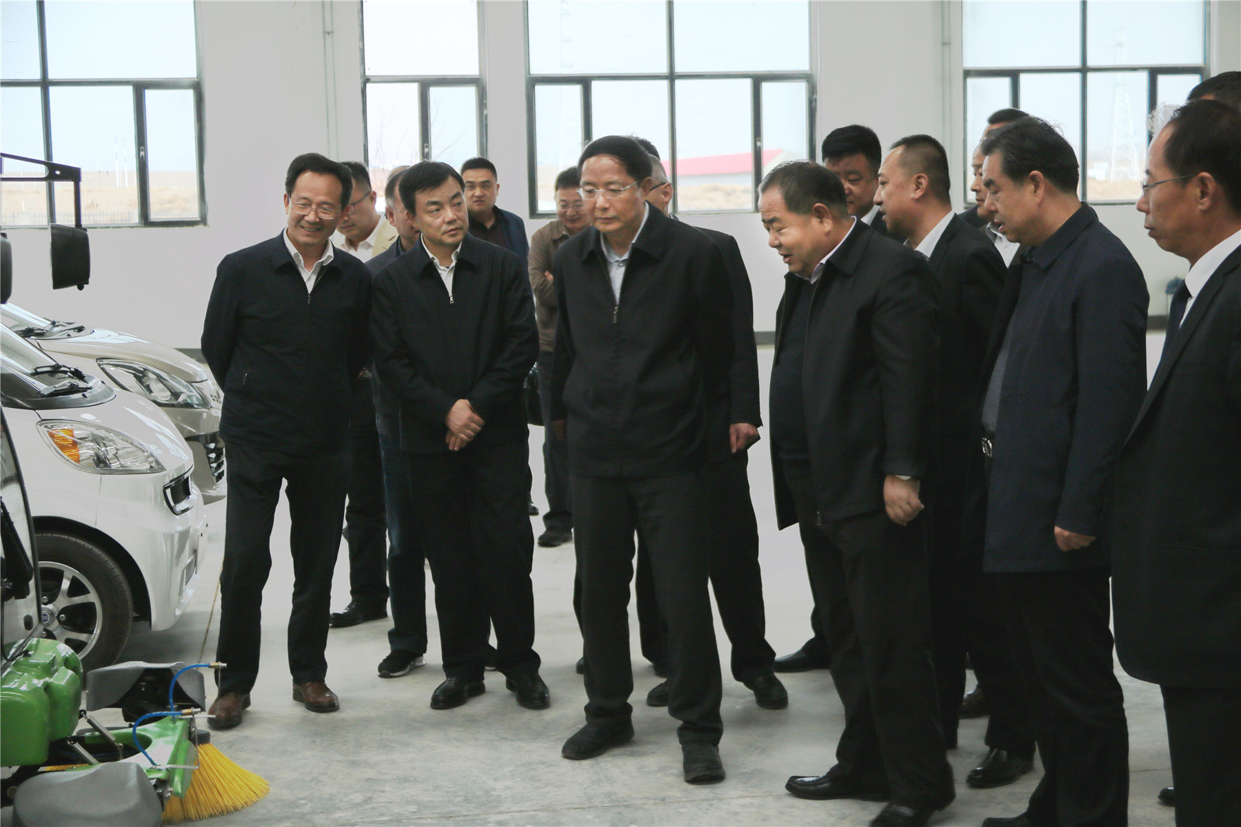 甘肃省政协主席、党组书记欧阳坚一行莅临兰州新区“人生就是博伊士顿电梯”厂、 “人生就是博新能源汽车”厂旅行考察！