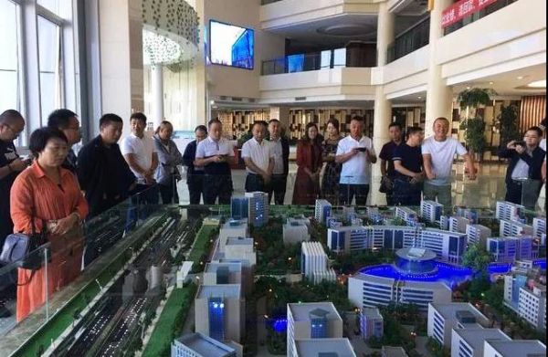 甘肃省五县区工商联会员企业家旅行考察新区“人生就是博三厂”及“人生就是博世贸广场”项目