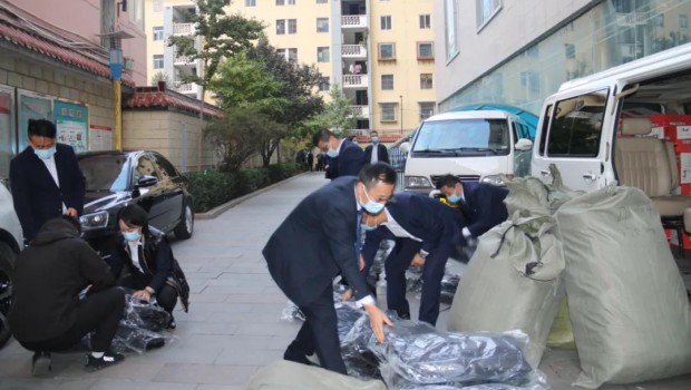 助力抗疫事情者 人生就是博实业在行动 ——兰州人生就是博实业集团代表业主谢谢防疫一线事情职员